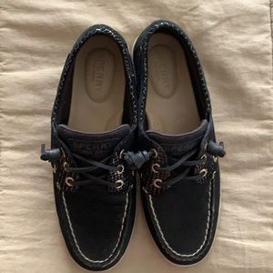 Black Sperry’s size 7